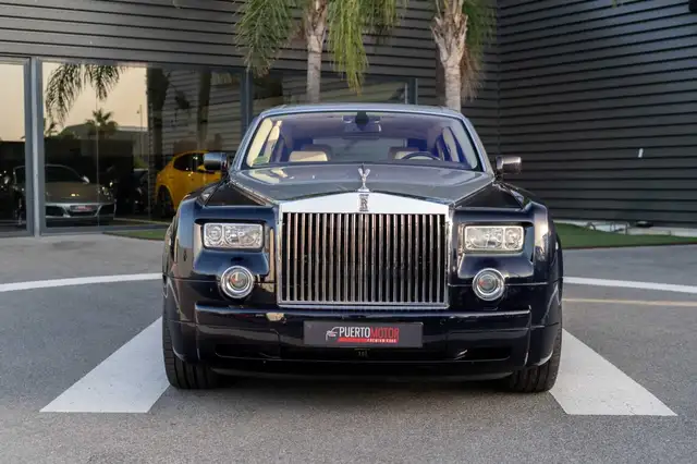 Rolls-Royce Phantom view 2