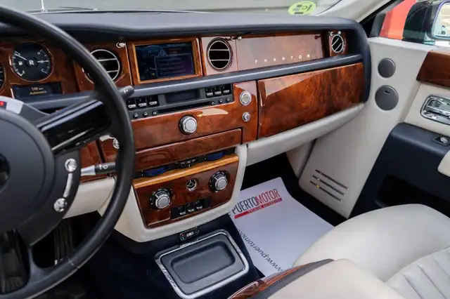Rolls-Royce Phantom view 12