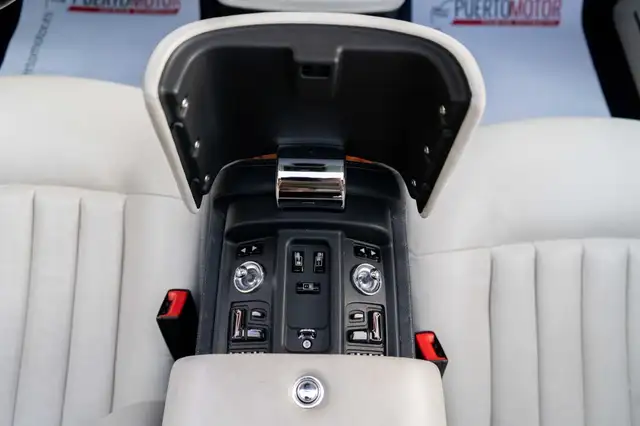 Rolls-Royce Phantom view 14