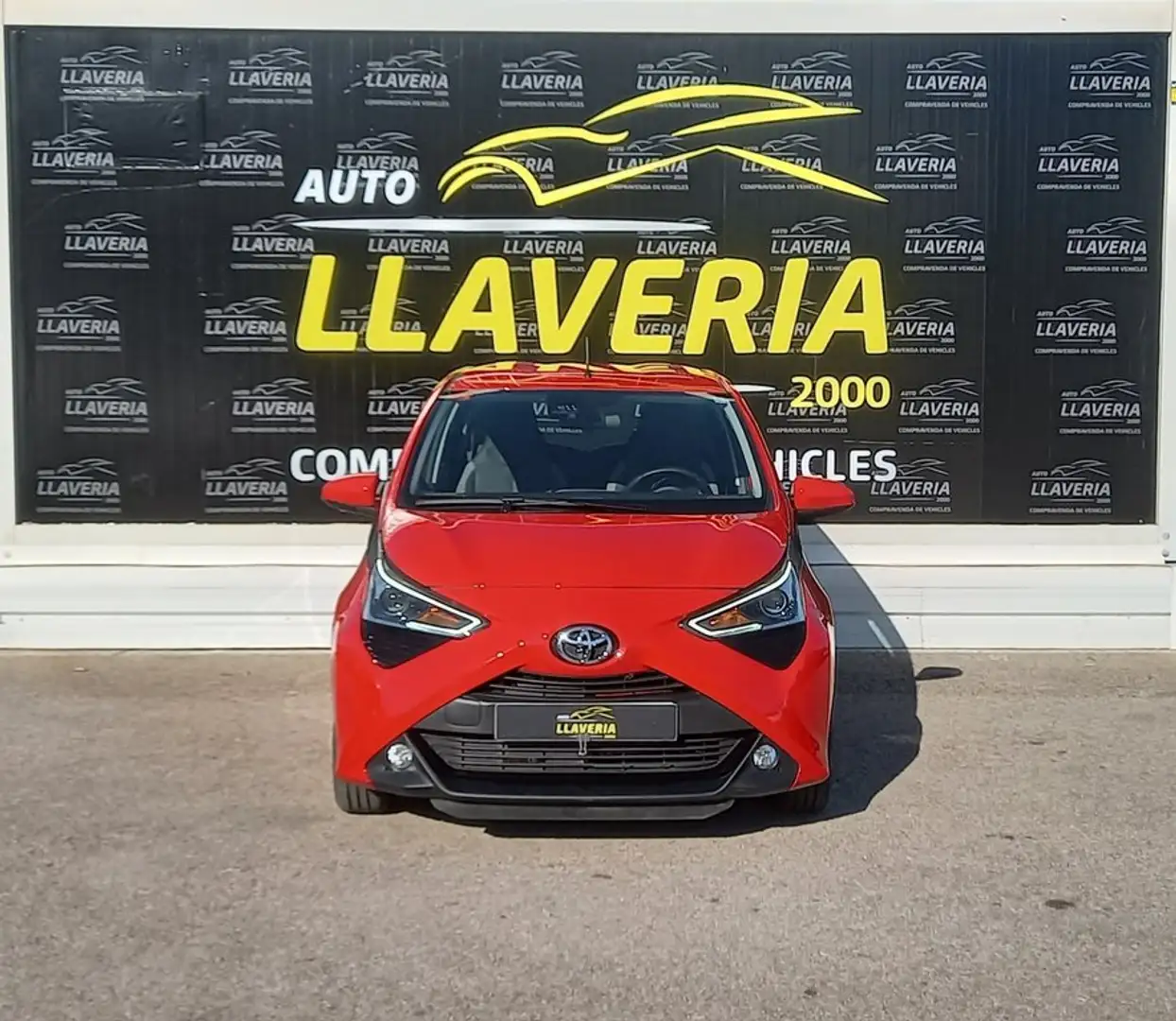 Toyota Aygo 1.0 70 x-style Rojo - 2