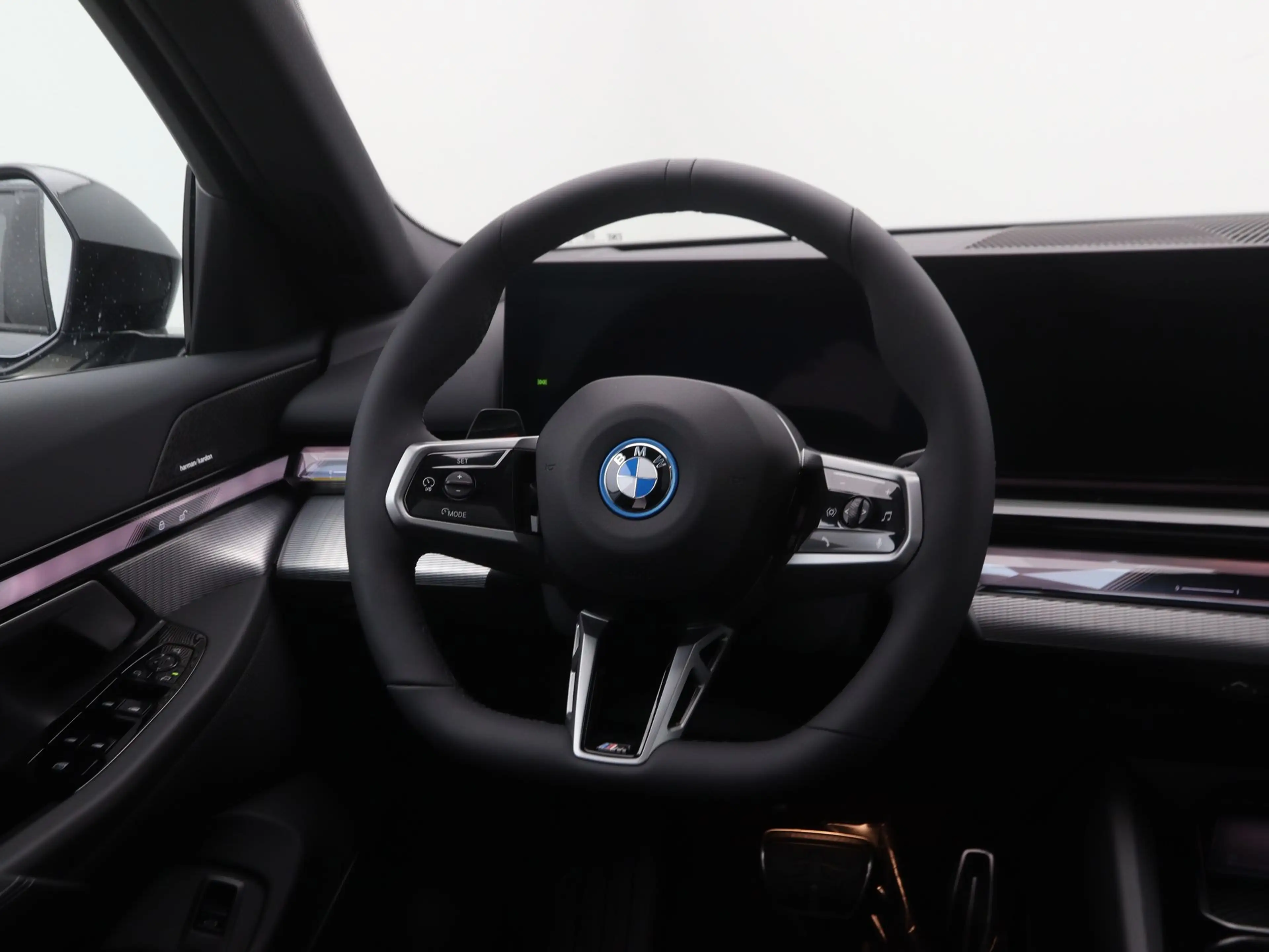 BMW i5 eDrive40 84 kWh M Sport Pro — photo 2