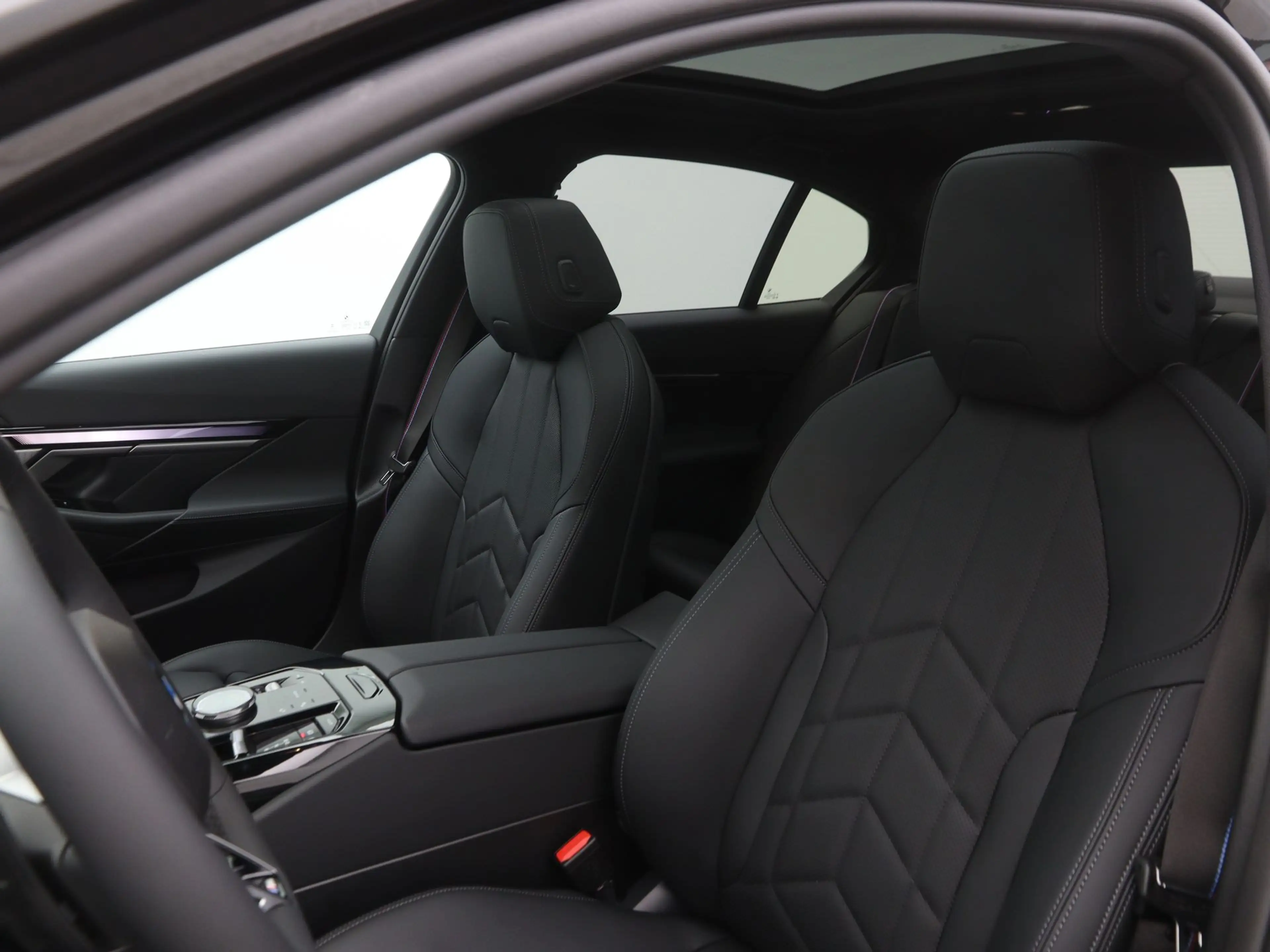 BMW i5 eDrive40 84 kWh M Sport Pro — photo 4