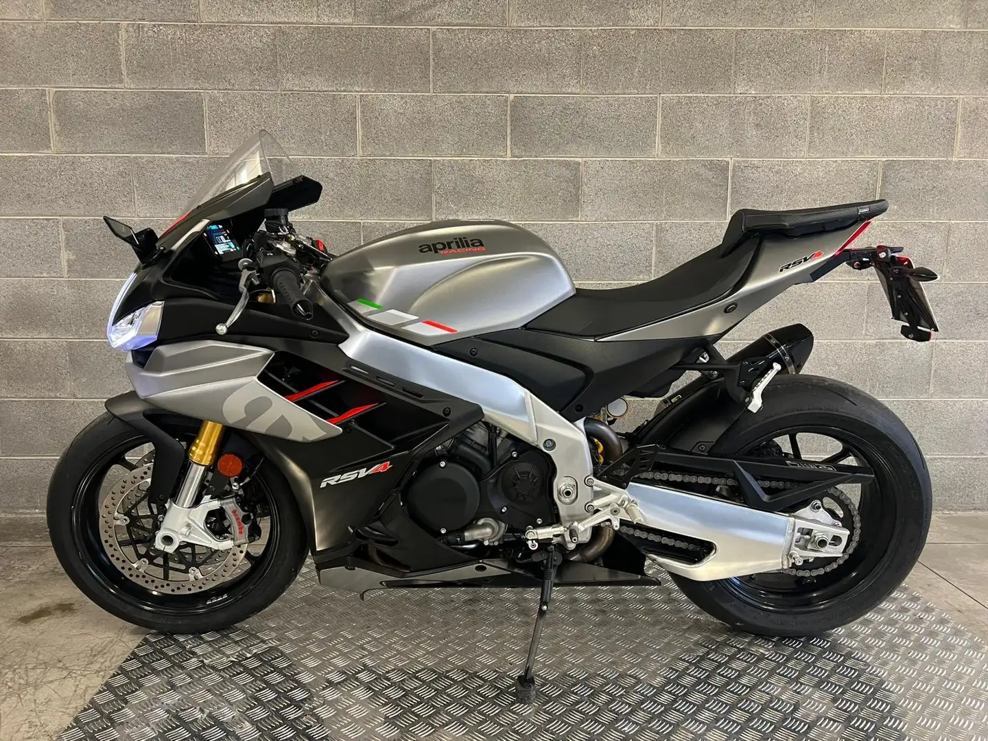 Aprilia RSV4 CAMPAGNA PROVA RISCATTA O RENDI. Gri - 2
