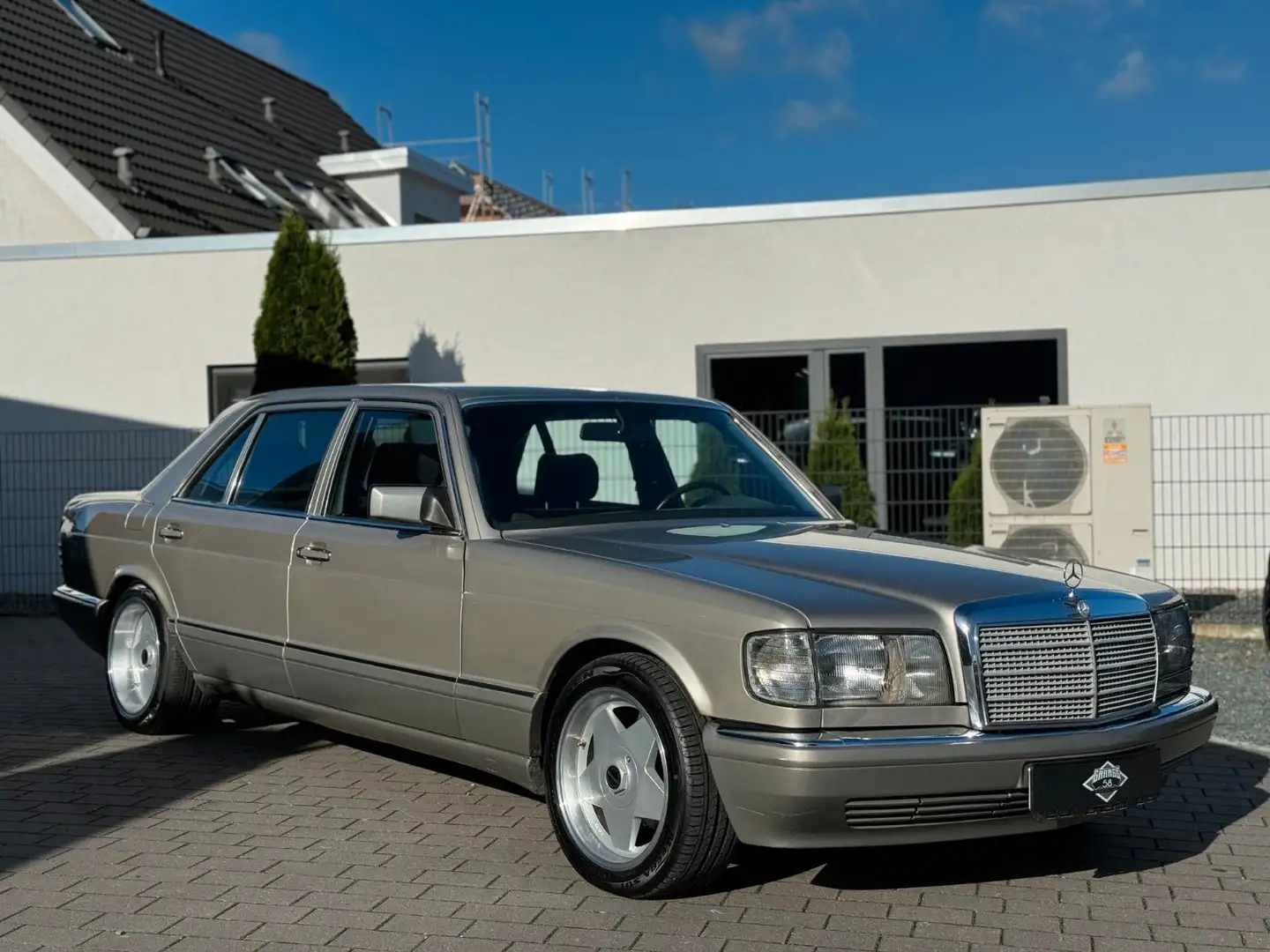 Mercedes-Benz 300 SEL /H-Zulassung/Velour/Automatik/Ahk/Klima Ezüst - 1