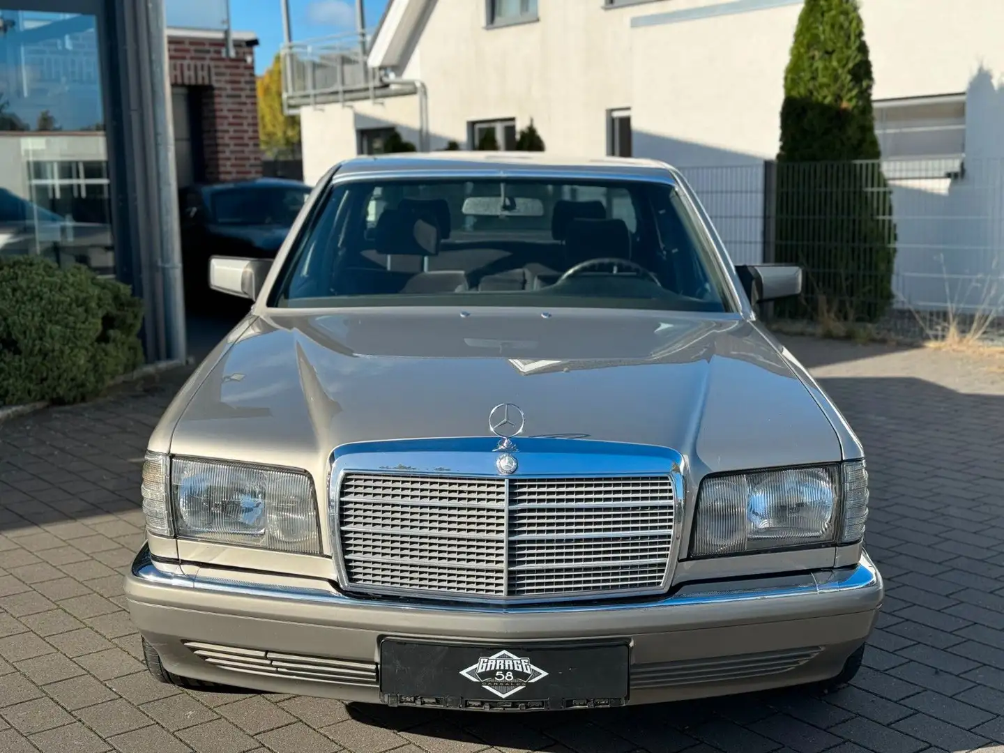 Mercedes-Benz 300 SEL /H-Zulassung/Velour/Automatik/Ahk/Klima Plateado - 2