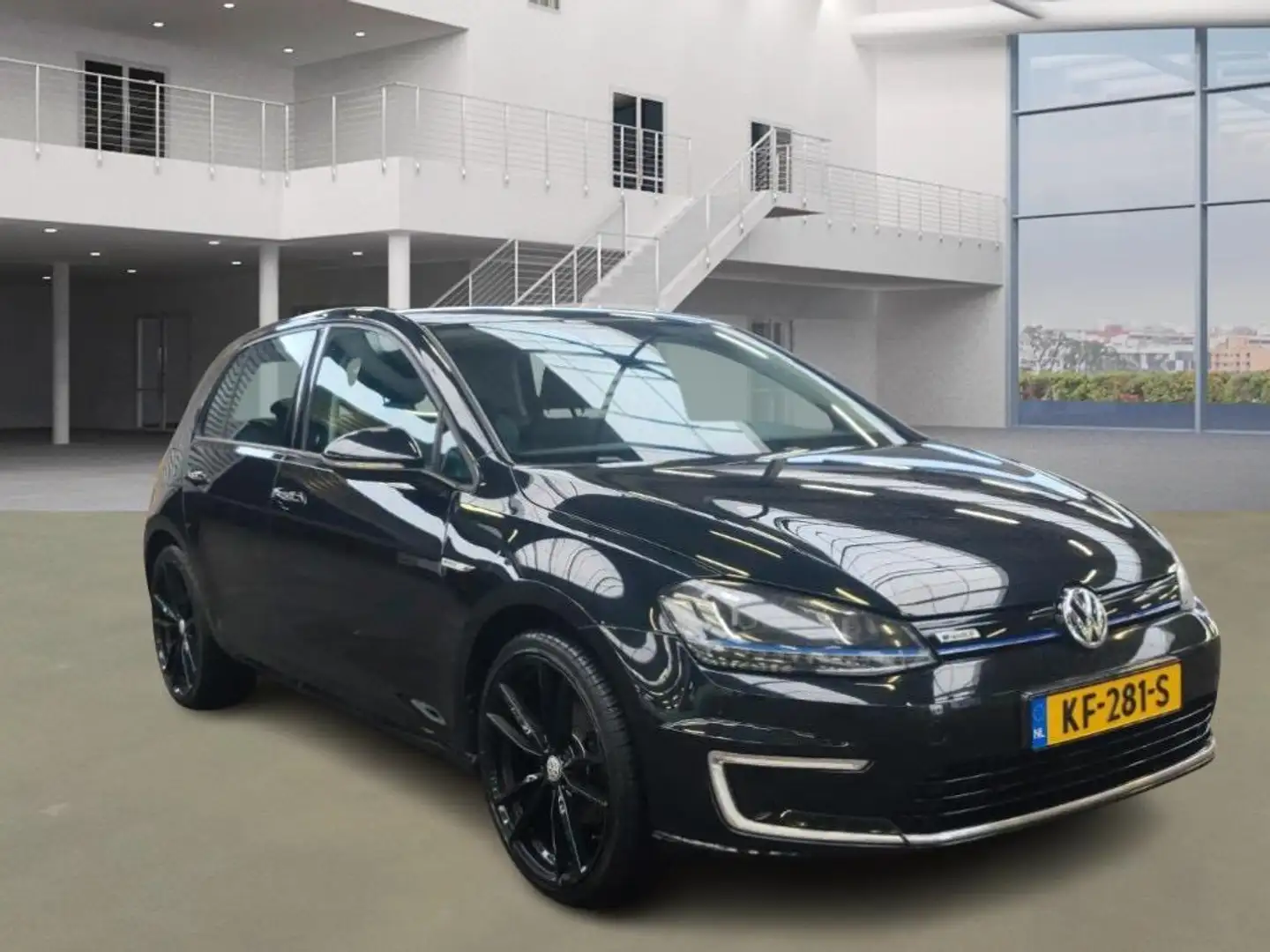 Volkswagen e-Golf E-Golf | SOH 77% | Achteruitrijcamera | CarPlay | Noir - 2