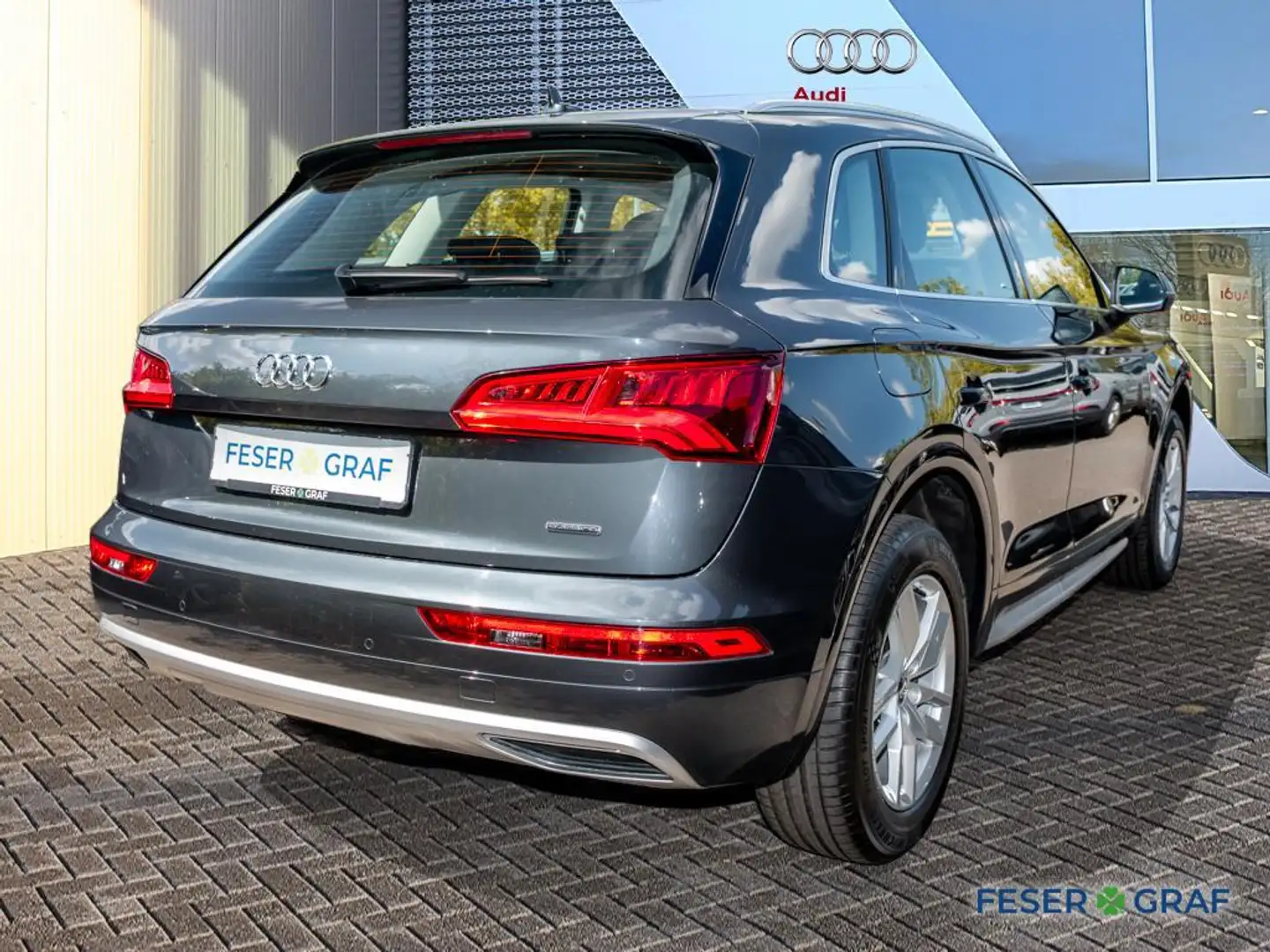 Audi Q5 35 TDI qu. S tronic sport /Xenon/Navi/AHK/PDC+ Grau - 2
