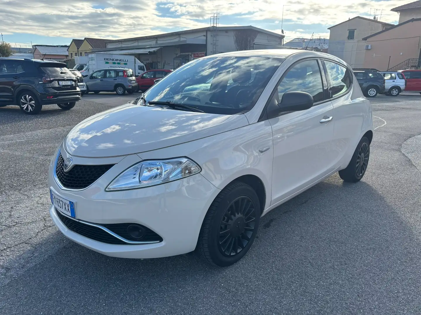 Lancia Ypsilon Ypsilon III 2015 1.2 69cv Blanc - 1