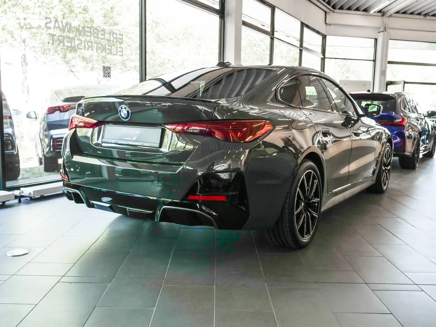 BMW i4 eDrive40 M Sport ACC AHK RFK NAVI Standh. LM Grau - 2