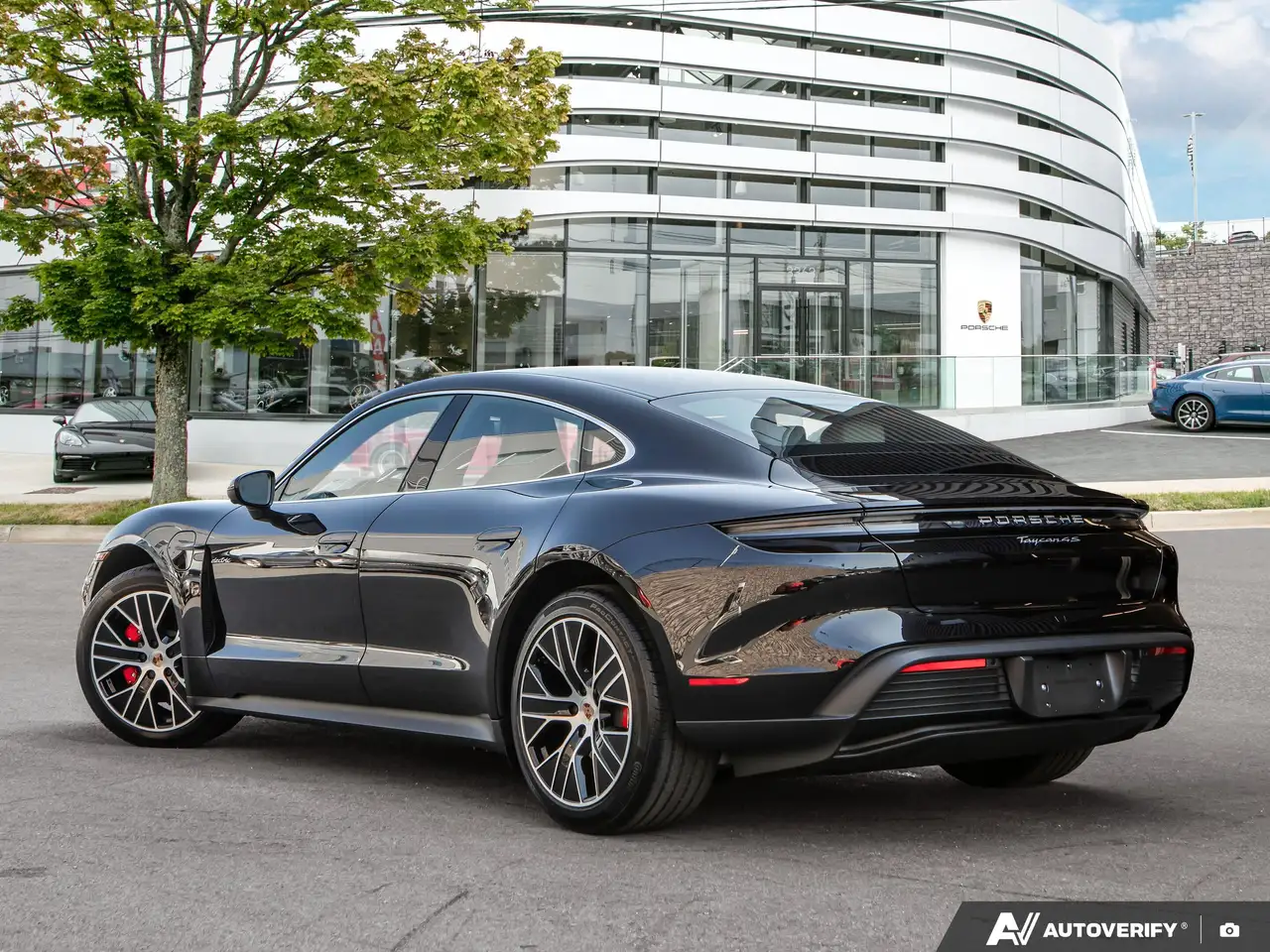 Porsche Taycan снимка Porsche Taycan