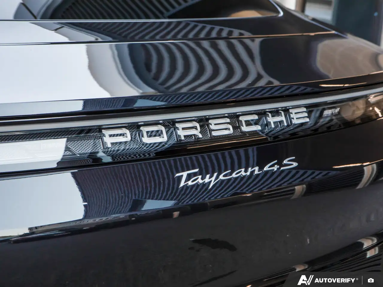 Porsche Taycan снимка Porsche Taycan