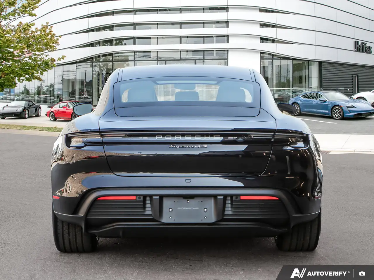 Porsche Taycan снимка Porsche Taycan