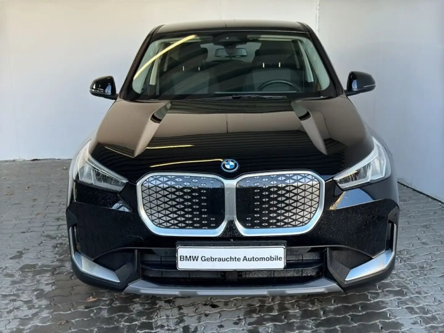 BMW iX1 xDrive30 Navi.LED.AHK.RüKam.DAB.Sitzheizung Schwarz - 2