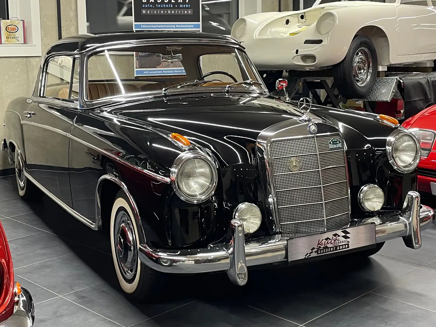 Mercedes-Benz 220 S Coupe´ Schwarz - 1