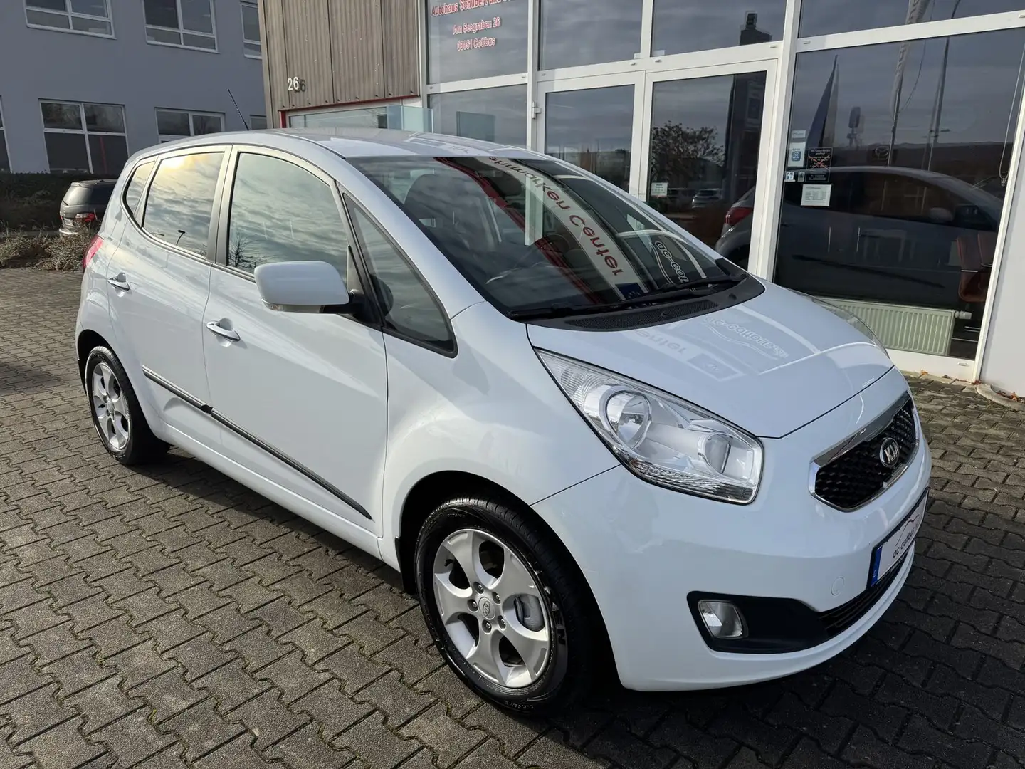Kia Venga 1.6 CVVTKlimaaut Shzg Alu Privacy Glas Wit - 1
