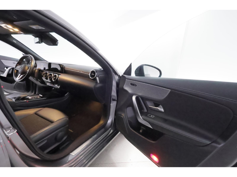 Mercedes-Benz CLA 180 7G-DCT Progressive LED+PANO+KAMERA+NAVI — photo 10