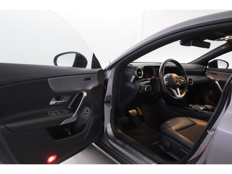 Mercedes-Benz CLA 180 7G-DCT Progressive LED+PANO+KAMERA+NAVI — photo 3