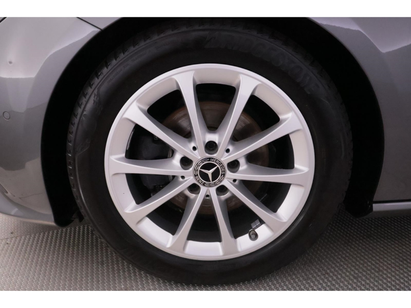 Mercedes-Benz CLA 180 7G-DCT Progressive LED+PANO+KAMERA+NAVI — photo 2
