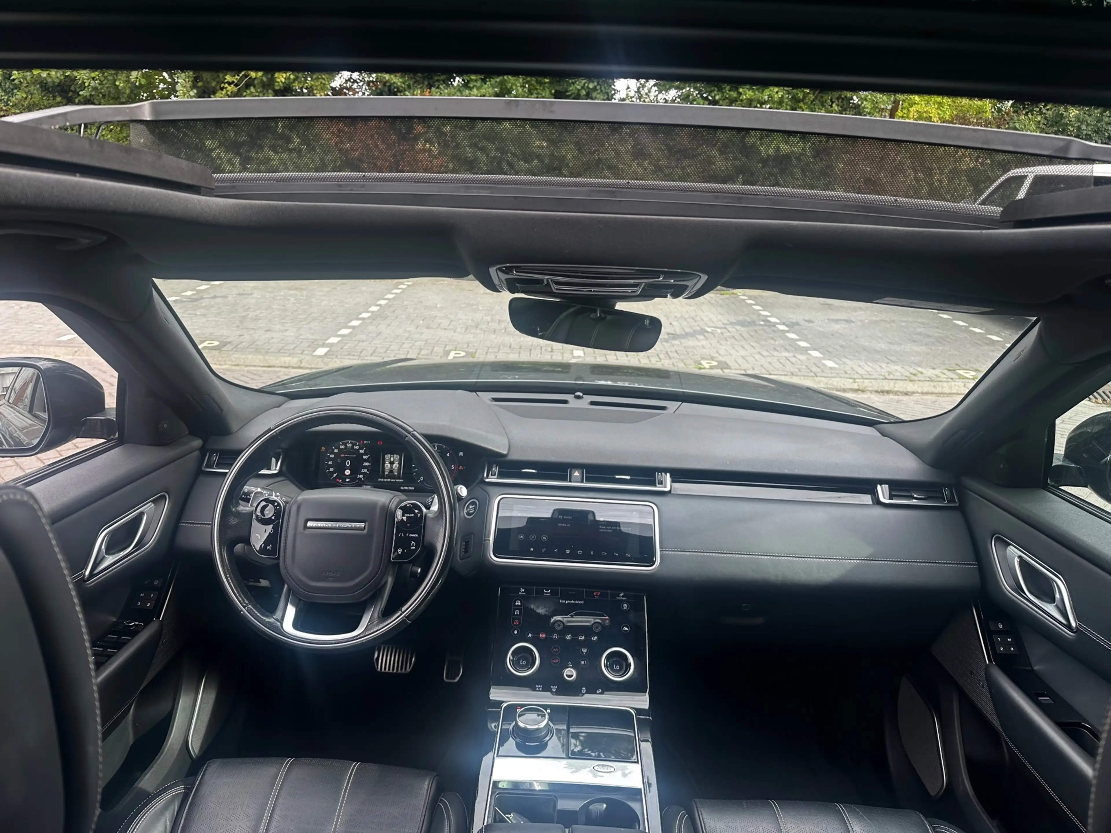 Land Rover Range Rover Velar 2.0 I4 AWD R-Dynamic HSE — photo 11