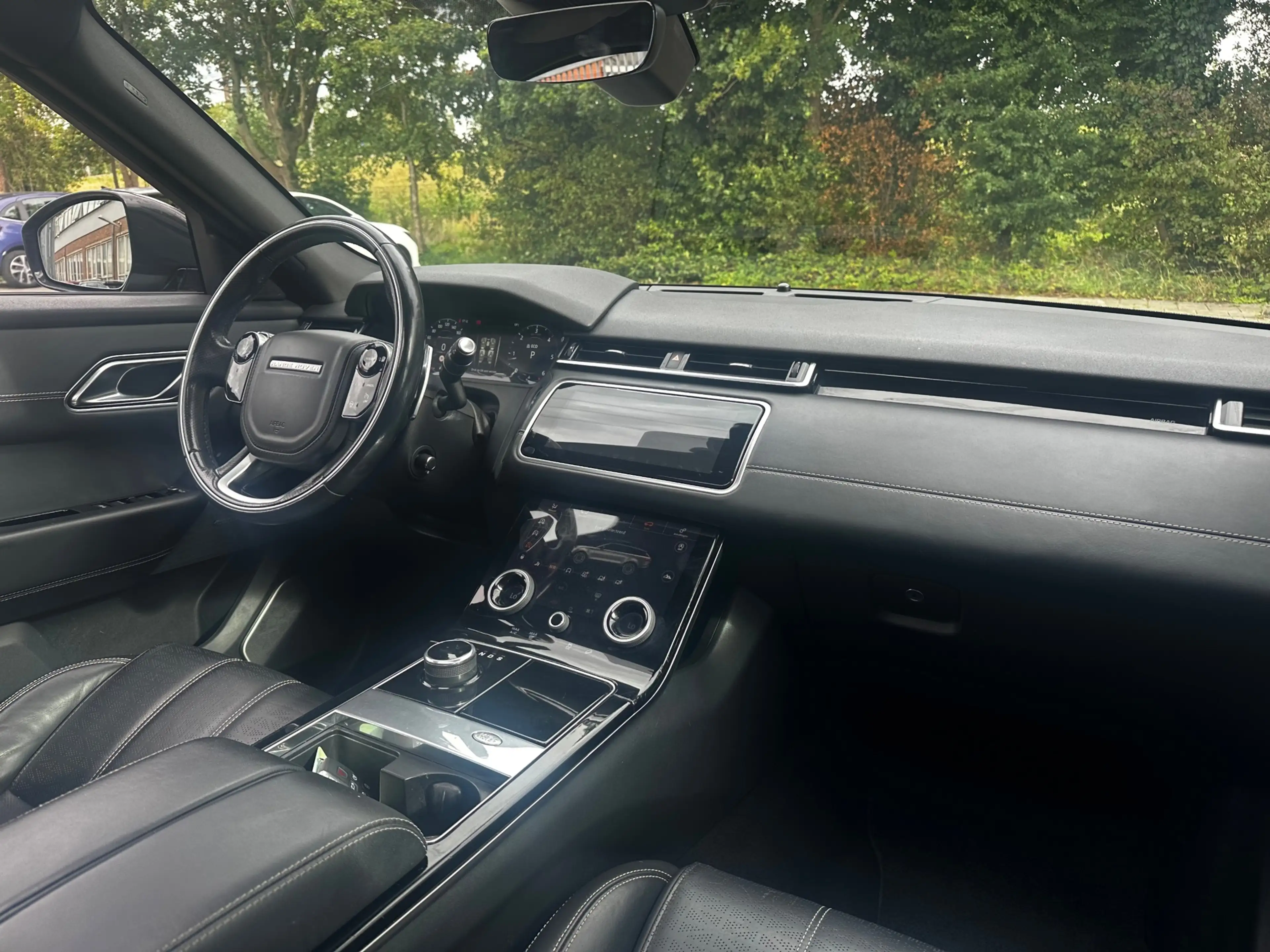 Land Rover Range Rover Velar 2.0 I4 AWD R-Dynamic HSE — photo 12