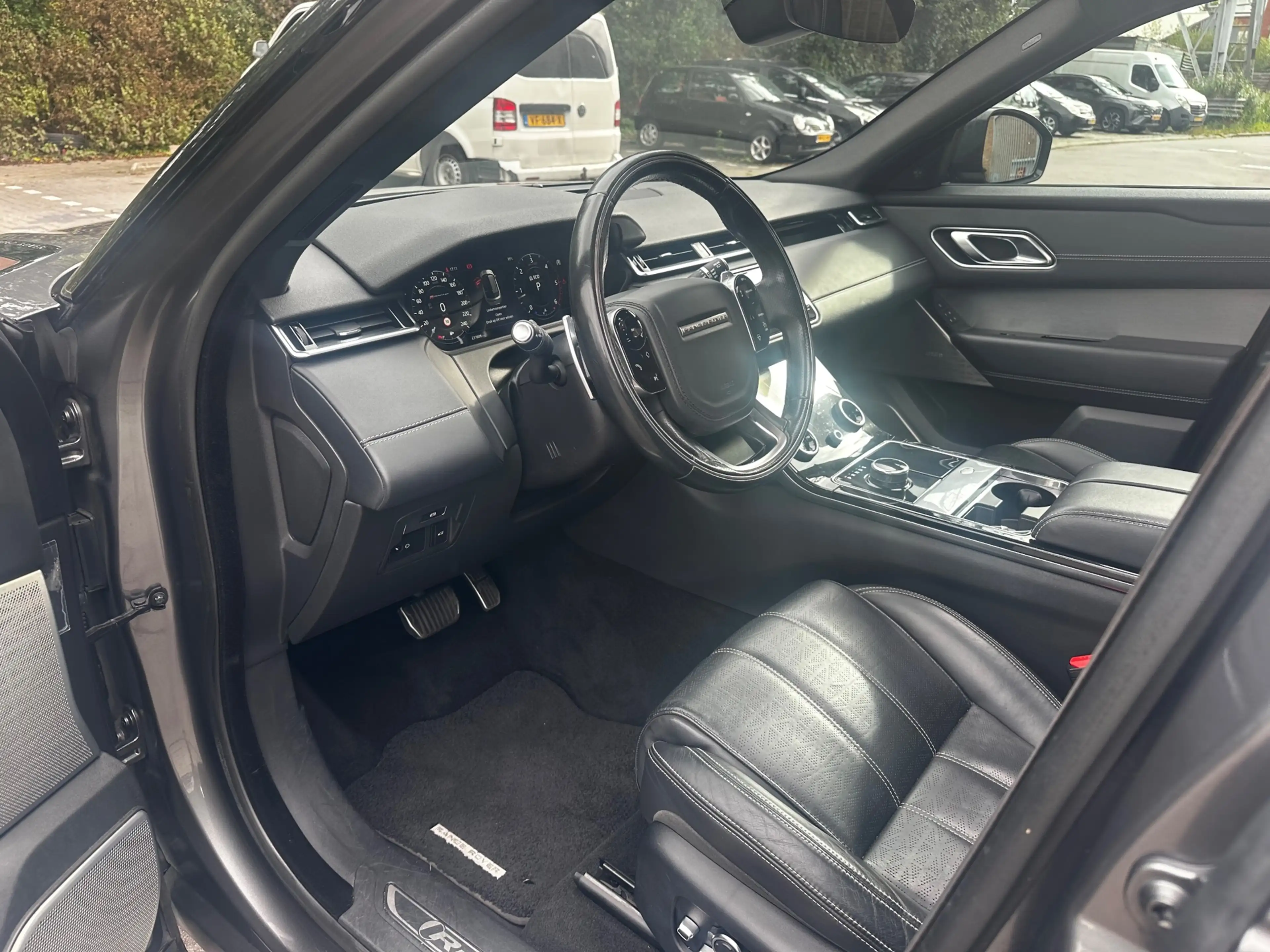 Land Rover Range Rover Velar 2.0 I4 AWD R-Dynamic HSE — photo 10