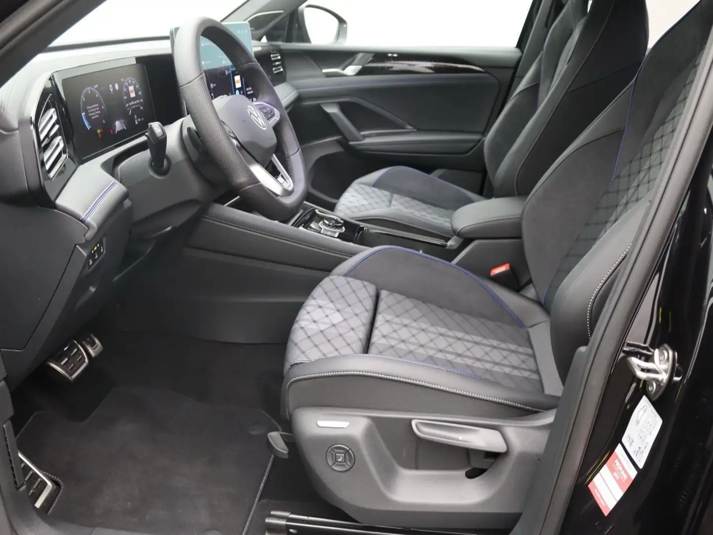 Volkswagen Tiguan NEW MODEL 15 E-TSI DSG R-LINE BLACKP/TREK/MASS-21% Negro - 2