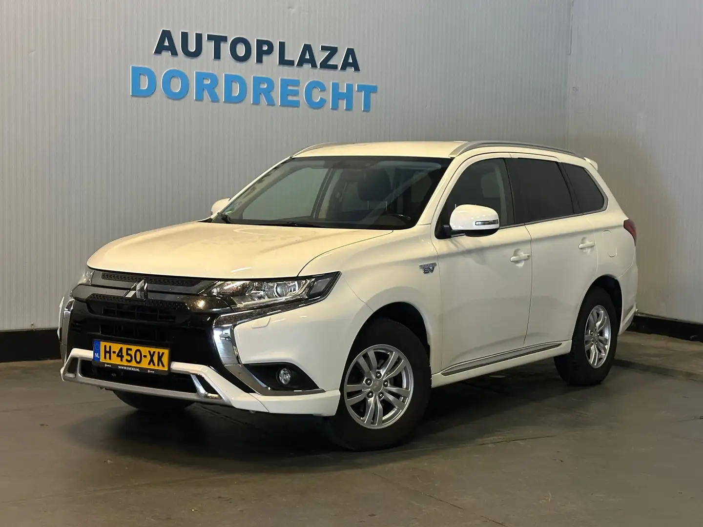 Mitsubishi Outlander 2.4 PHEV Pure CAMERA / TREKHAAK Wit - 2