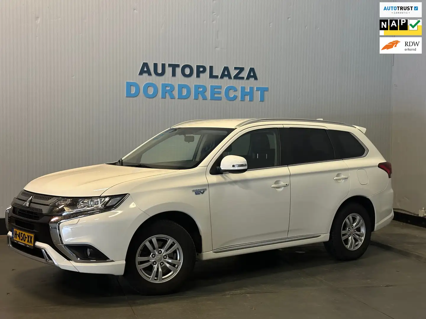 Mitsubishi Outlander 2.4 PHEV Pure CAMERA / TREKHAAK Wit - 1