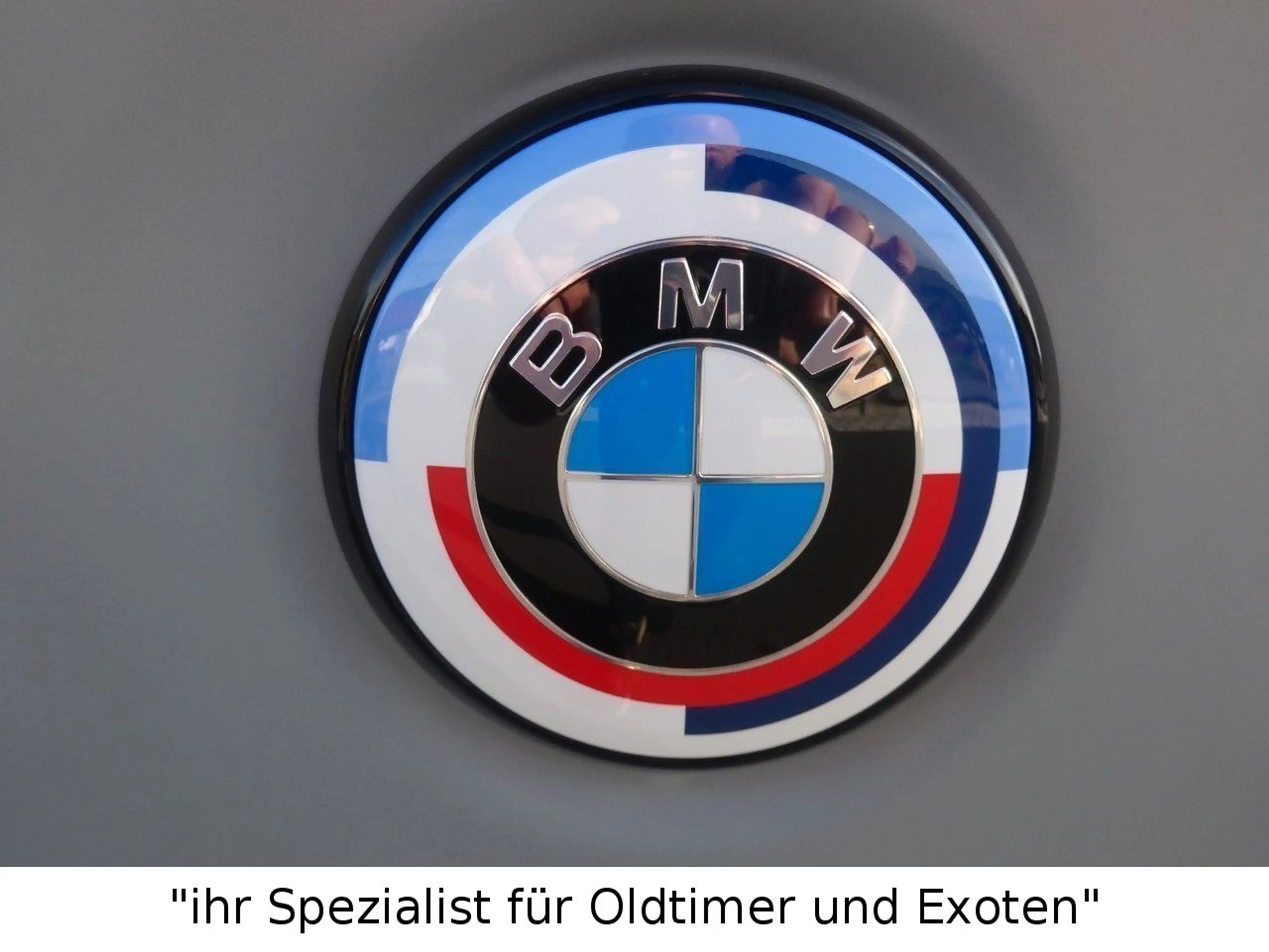 BMW M4 CSL Coupe mit 50 Jahre Emblem — photo 10