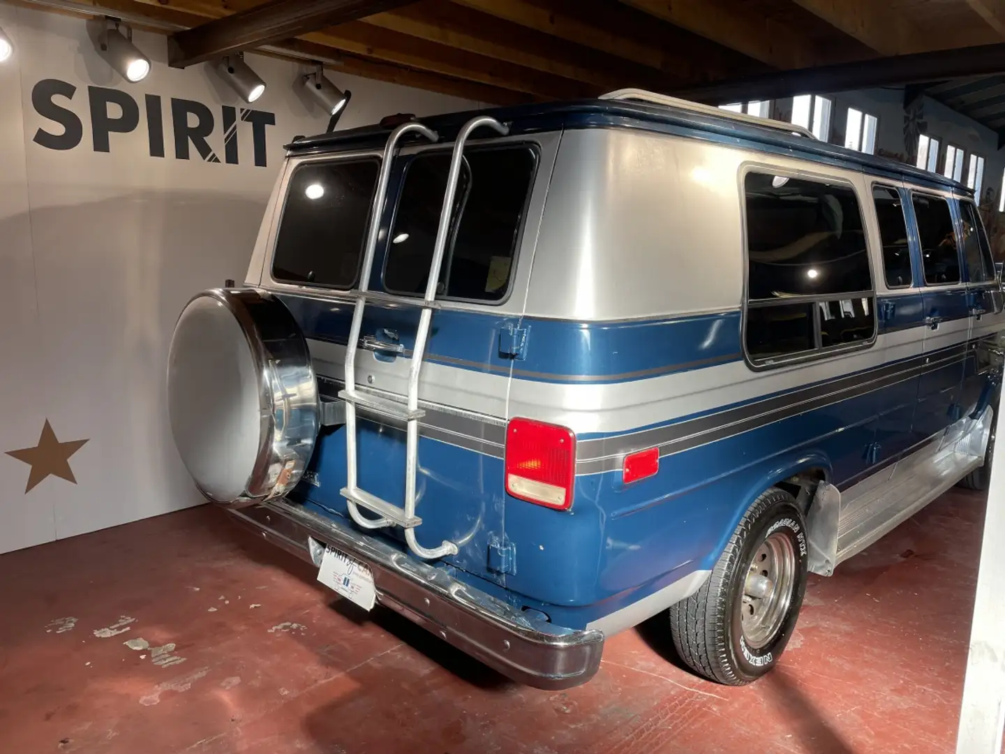 Chevrolet Chevy Van G 20 - 2