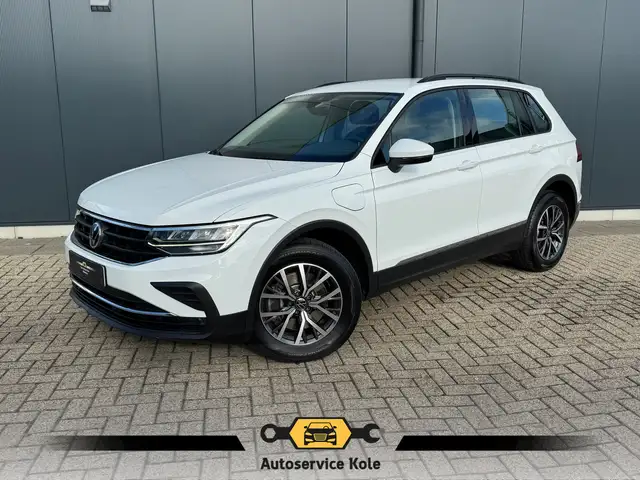 Volkswagen Tiguan 1.4 TSI eHybrid Life * Navigatie * Stoelverwarming