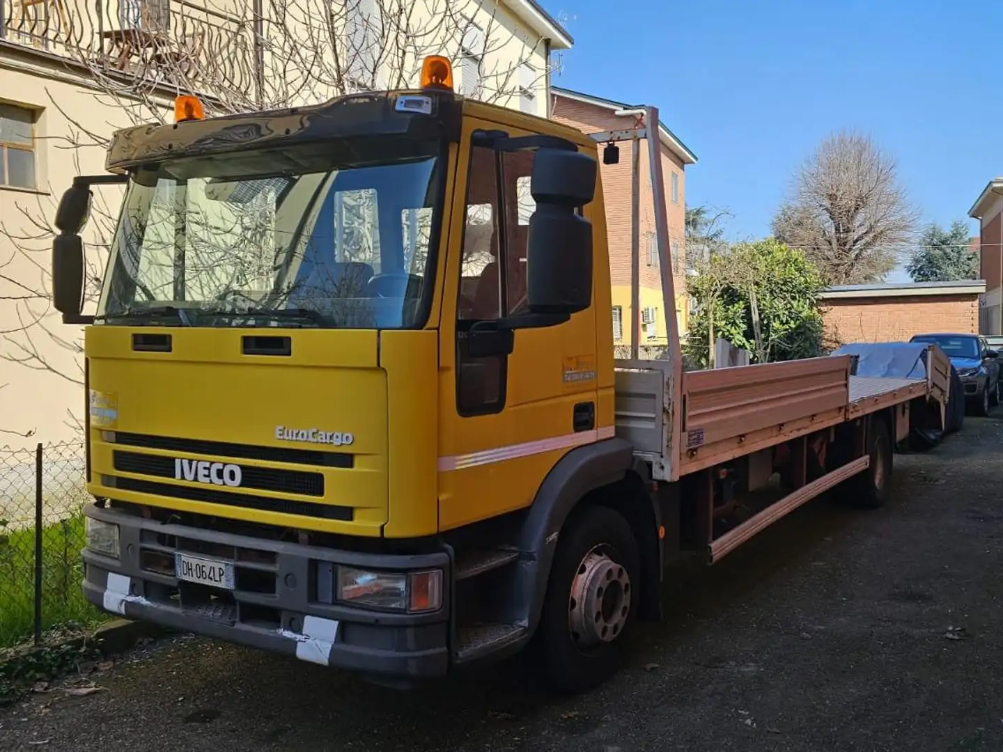 Iveco EuroCargo 120 Jaune - 2