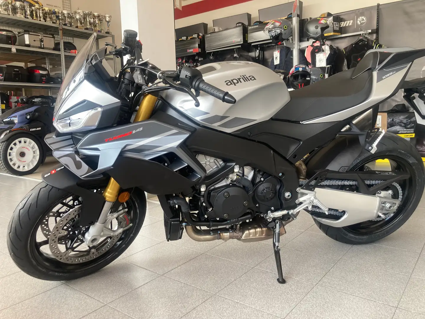Aprilia Tuono RR 2025 Grau - 1