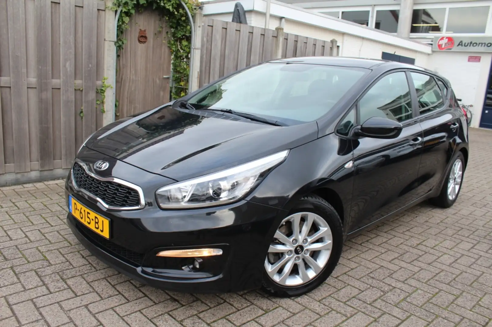 Kia Ceed / cee'd 1.4 MPi ComfortLine Plus Negro - 2