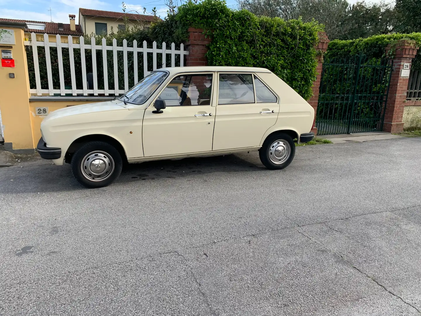 Peugeot 104 GL Beżowy - 2