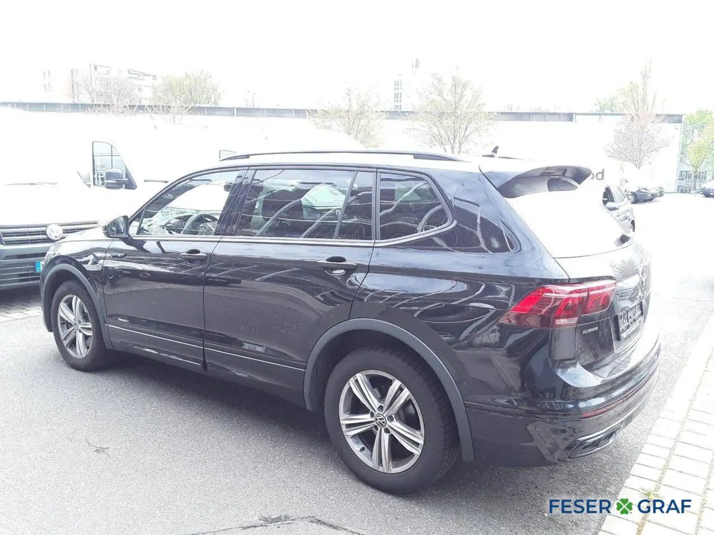 Volkswagen Tiguan Allspace 2.0 TDI R-Line BlackStyle 4M DSG Navi / AHK / Pano Schwarz - 2