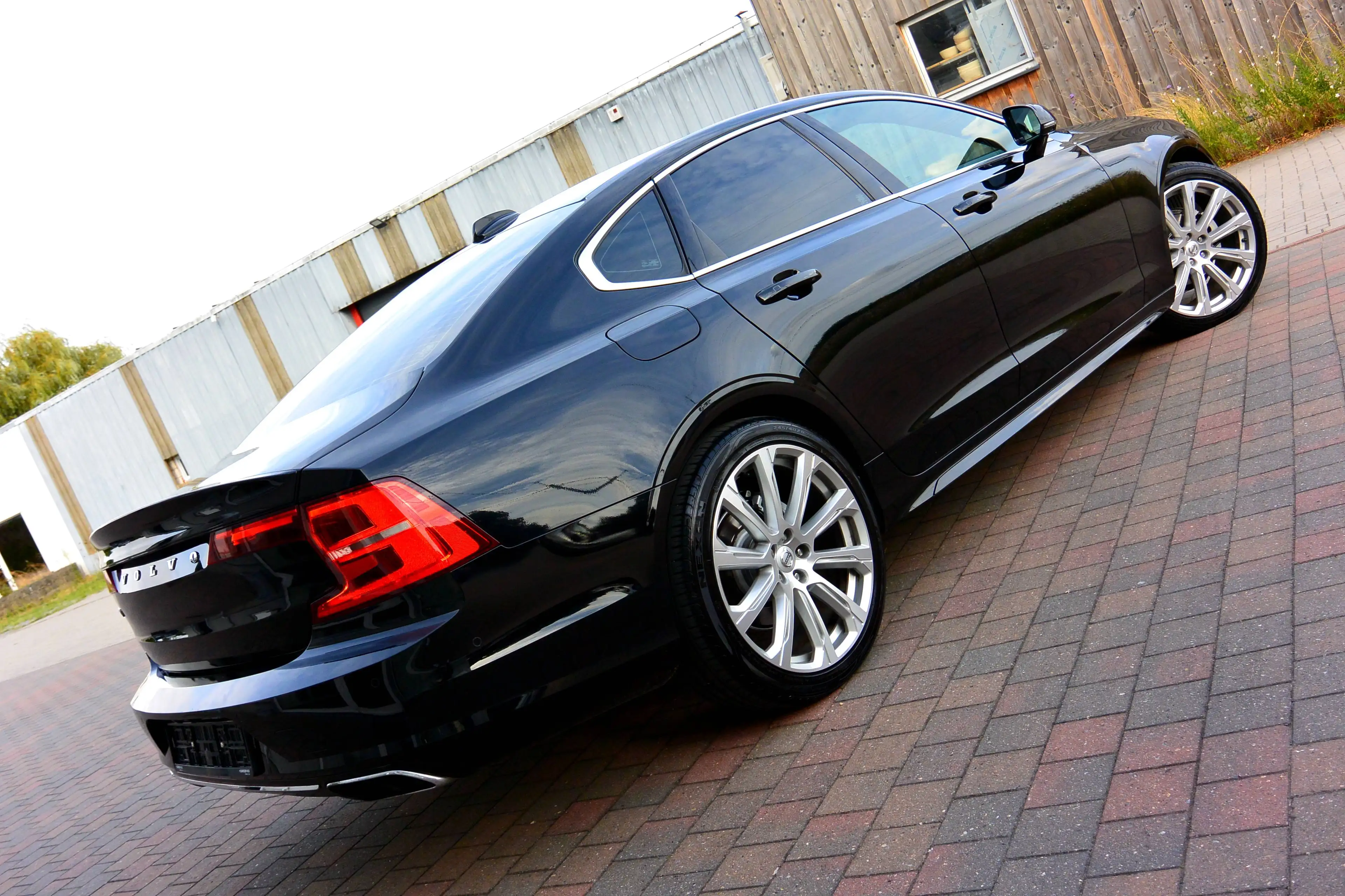 Volvo S90 2.0 D4 Design Geartronic*BOITE AUTO*CUIR*CAMERA*J20*GARANTIE* — photo 3