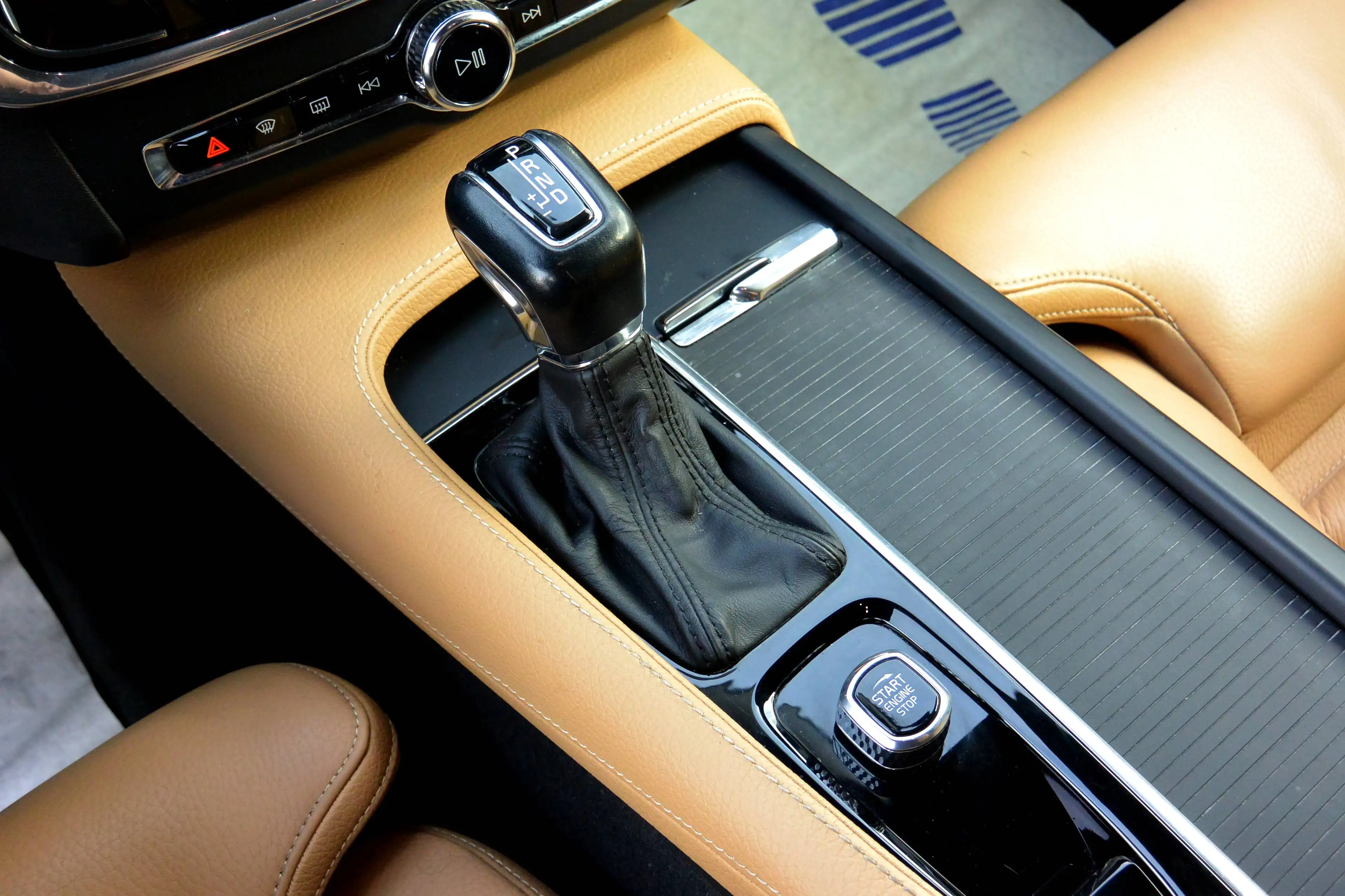 Volvo S90 2.0 D4 Design Geartronic*BOITE AUTO*CUIR*CAMERA*J20*GARANTIE* — photo 14