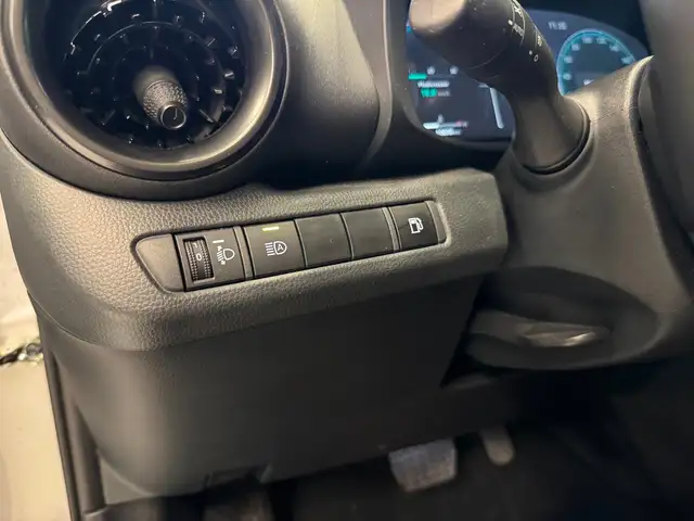 Toyota C-HR view 16
