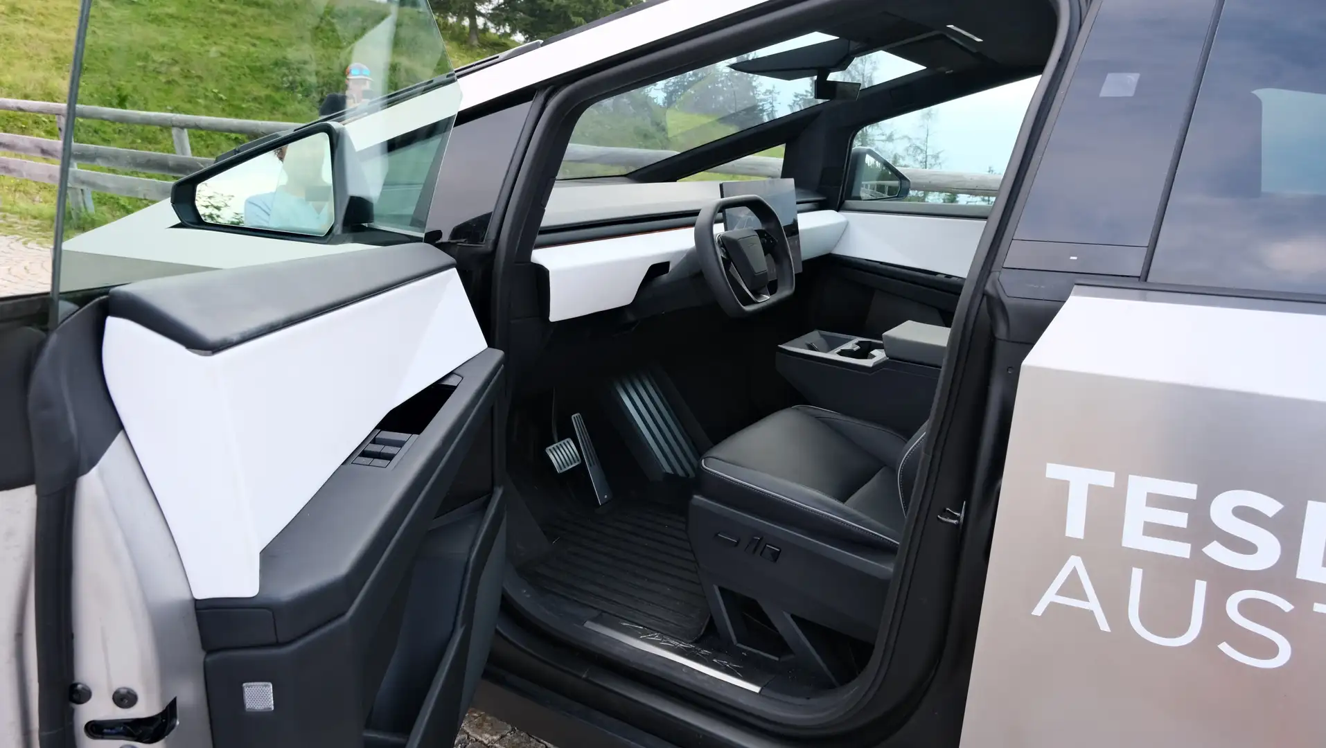 Tesla Cybertruck Cybertruck "foundation series" EU Zulassung Grau - 2