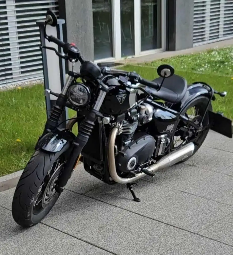 Triumph Bonneville Bobber 2023 Chrome Edition Černá - 2