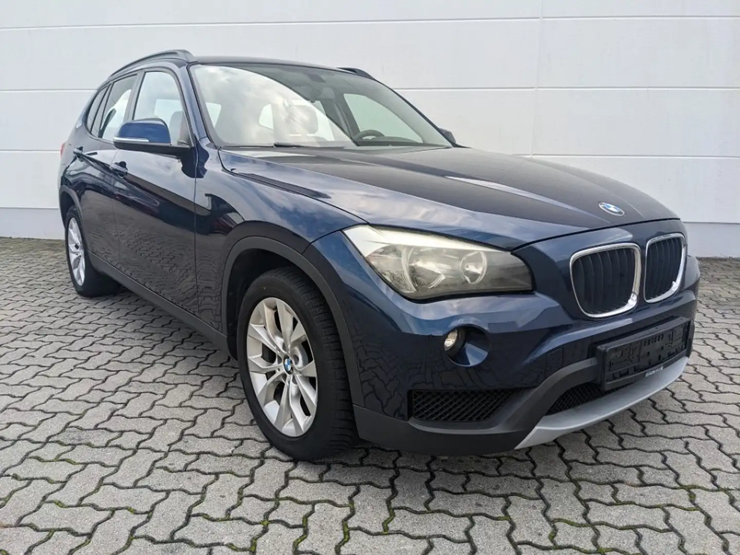 BMW X1 sDrive 20d Dynamics Edition Navi PDC Sitzheizung Blau - 2