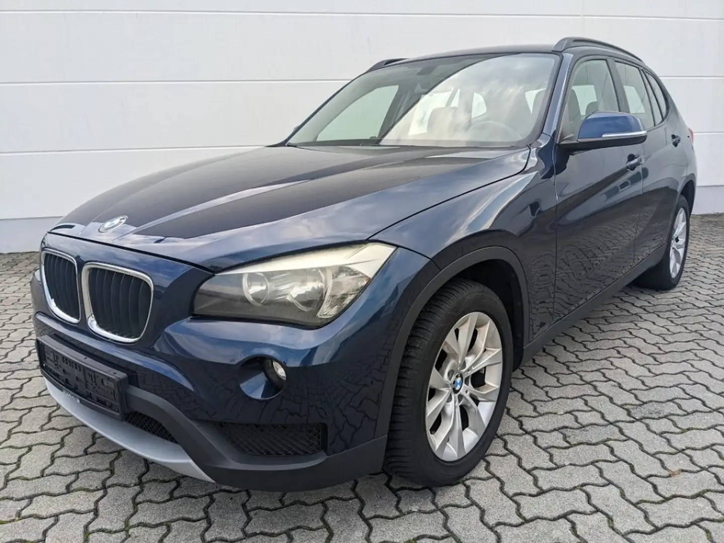 BMW X1 sDrive 20d Dynamics Edition Navi PDC Sitzheizung Blau - 1