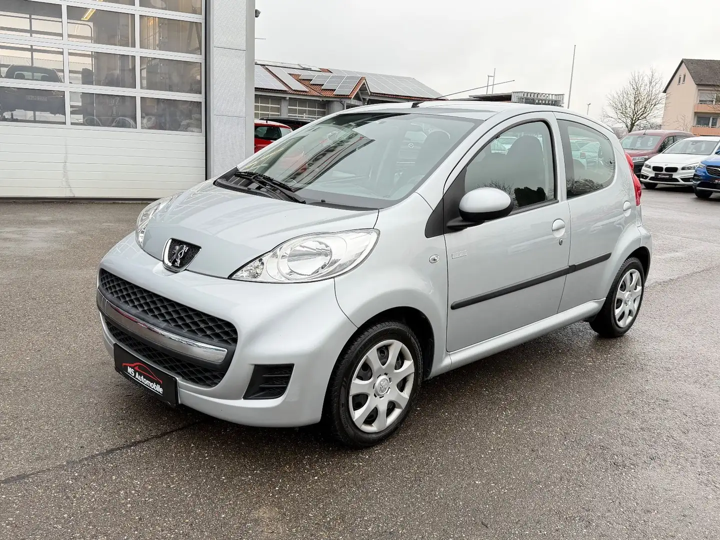 Peugeot 107 Millesim 200 70 Silber - 1