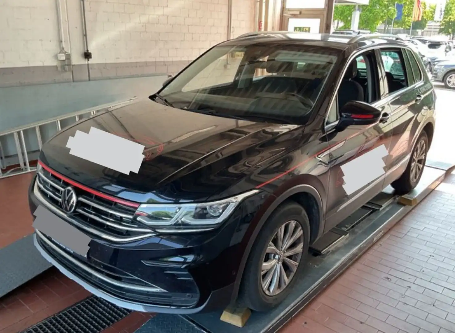 Volkswagen Tiguan 2.0 TDI SCR Elegance Schwarz - 2