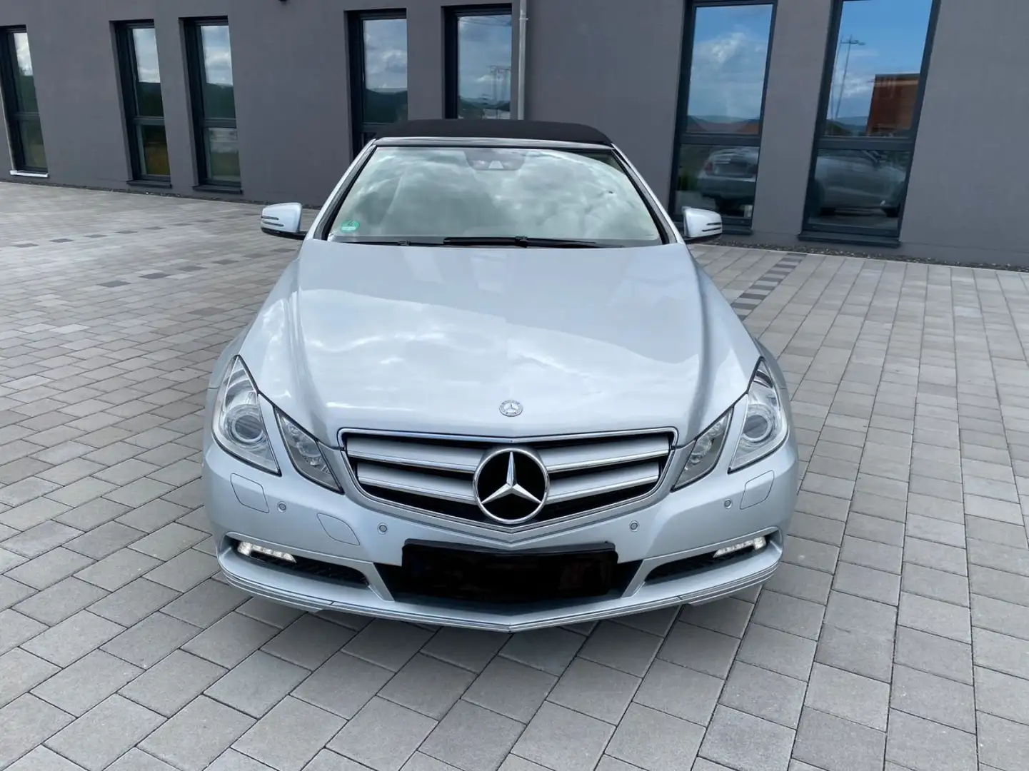 Mercedes-Benz E 350 E 350 CGI BlueEfficiency Aut. Zilver - 1