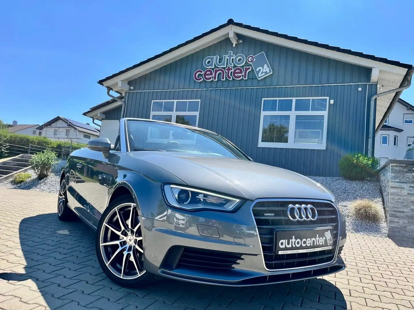 Audi A3 Cabriolet quattro°Bi-Xenon°Navi°AHK°Leder° Grau - 1