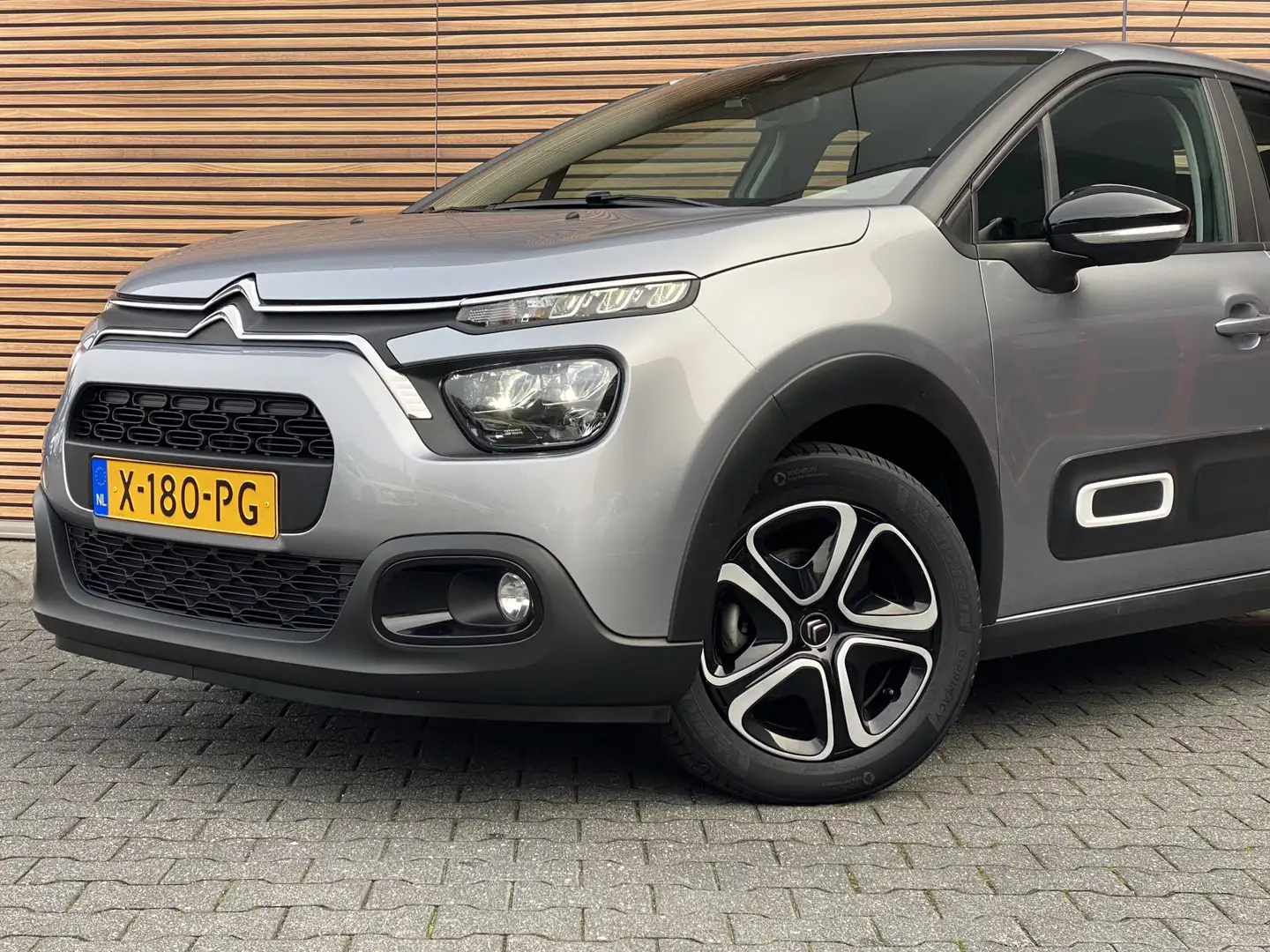 Citroen C3 1.2 PureTech Plus Navigatie / DAB / Parkeersensor Grau - 2