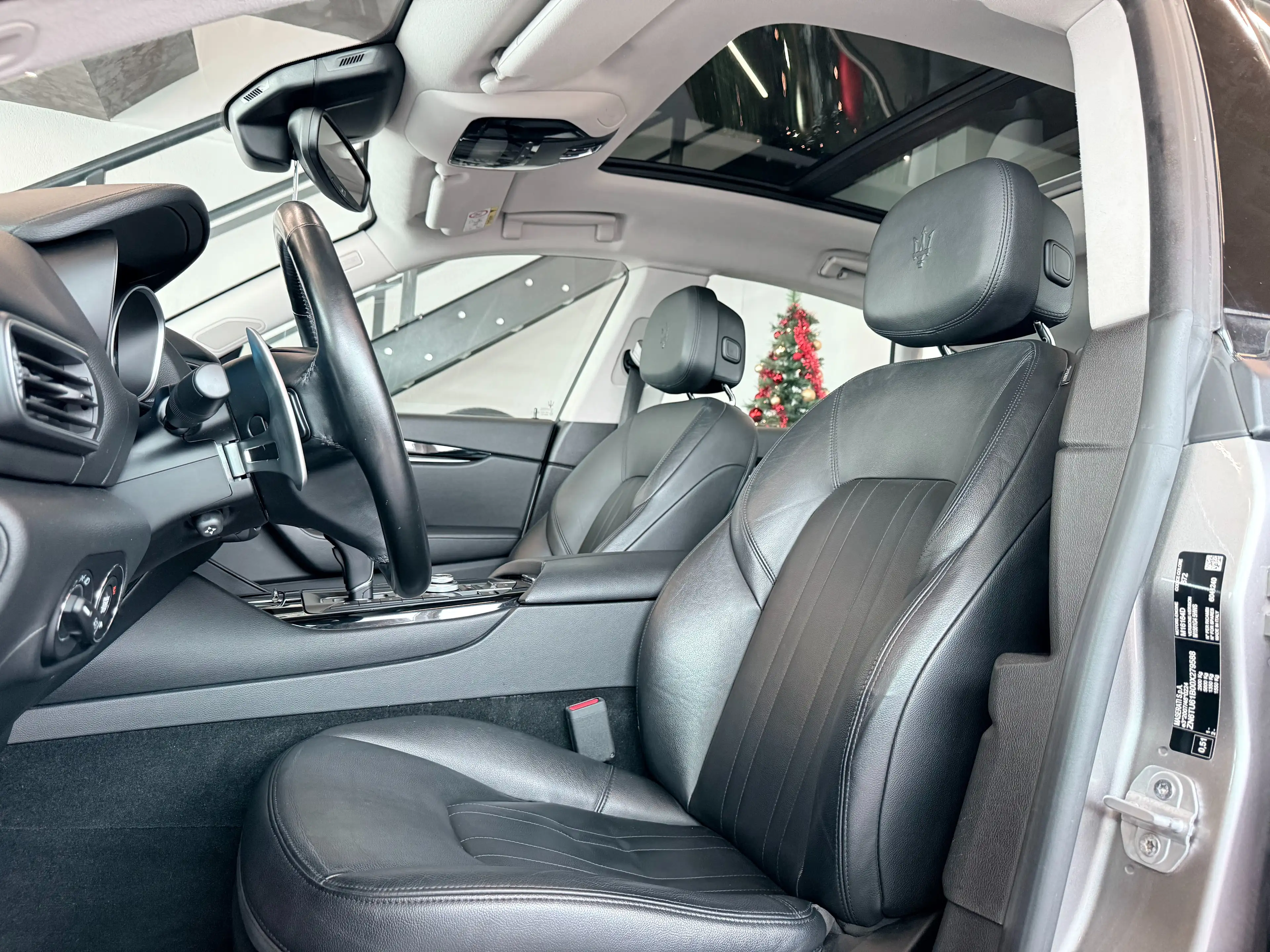 Maserati Levante Diesel*GranLusso*Navi*Luft*AHK*Panorama*R-Kamera* — photo 9