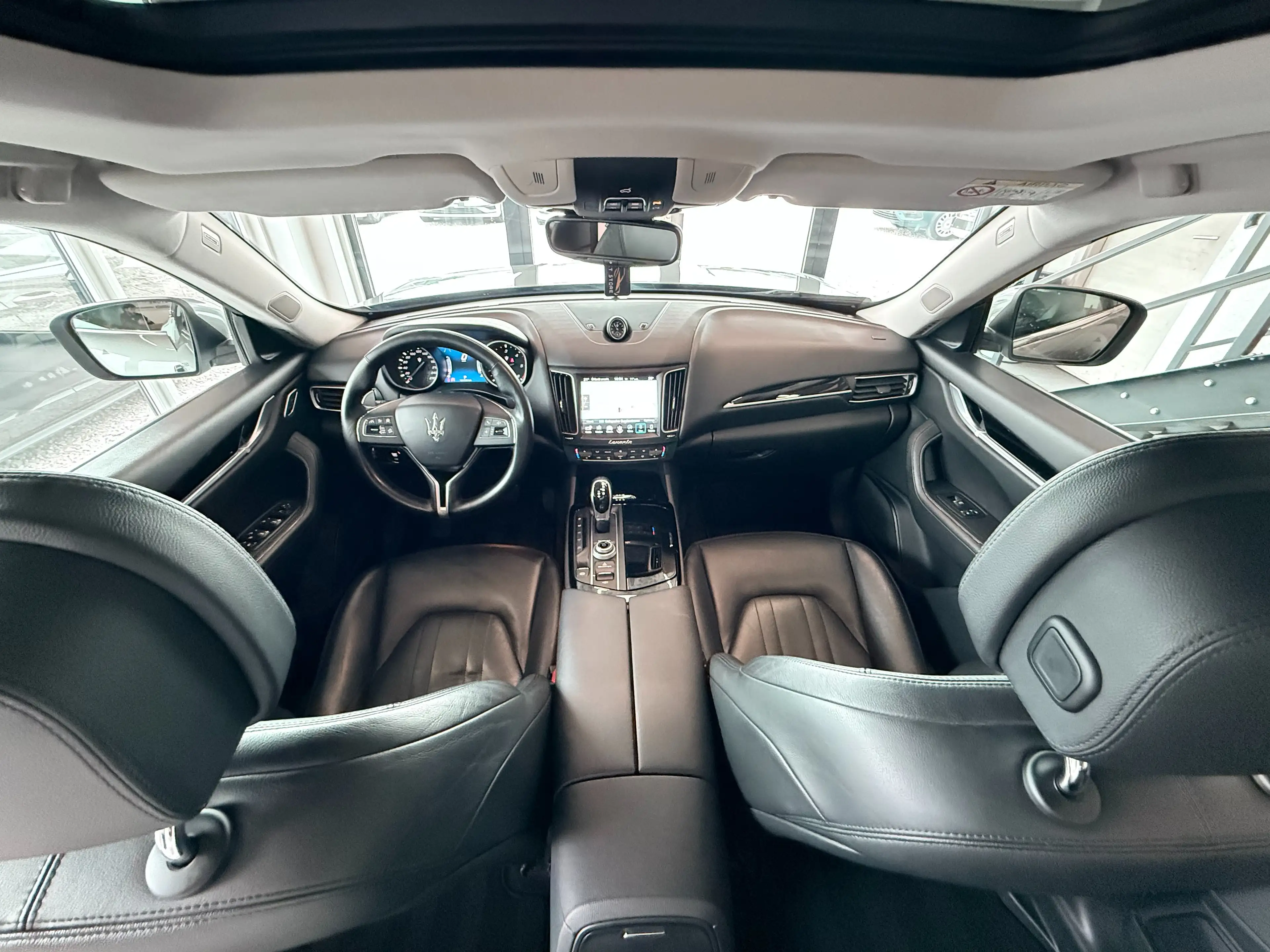 Maserati Levante Diesel*GranLusso*Navi*Luft*AHK*Panorama*R-Kamera* — photo 13